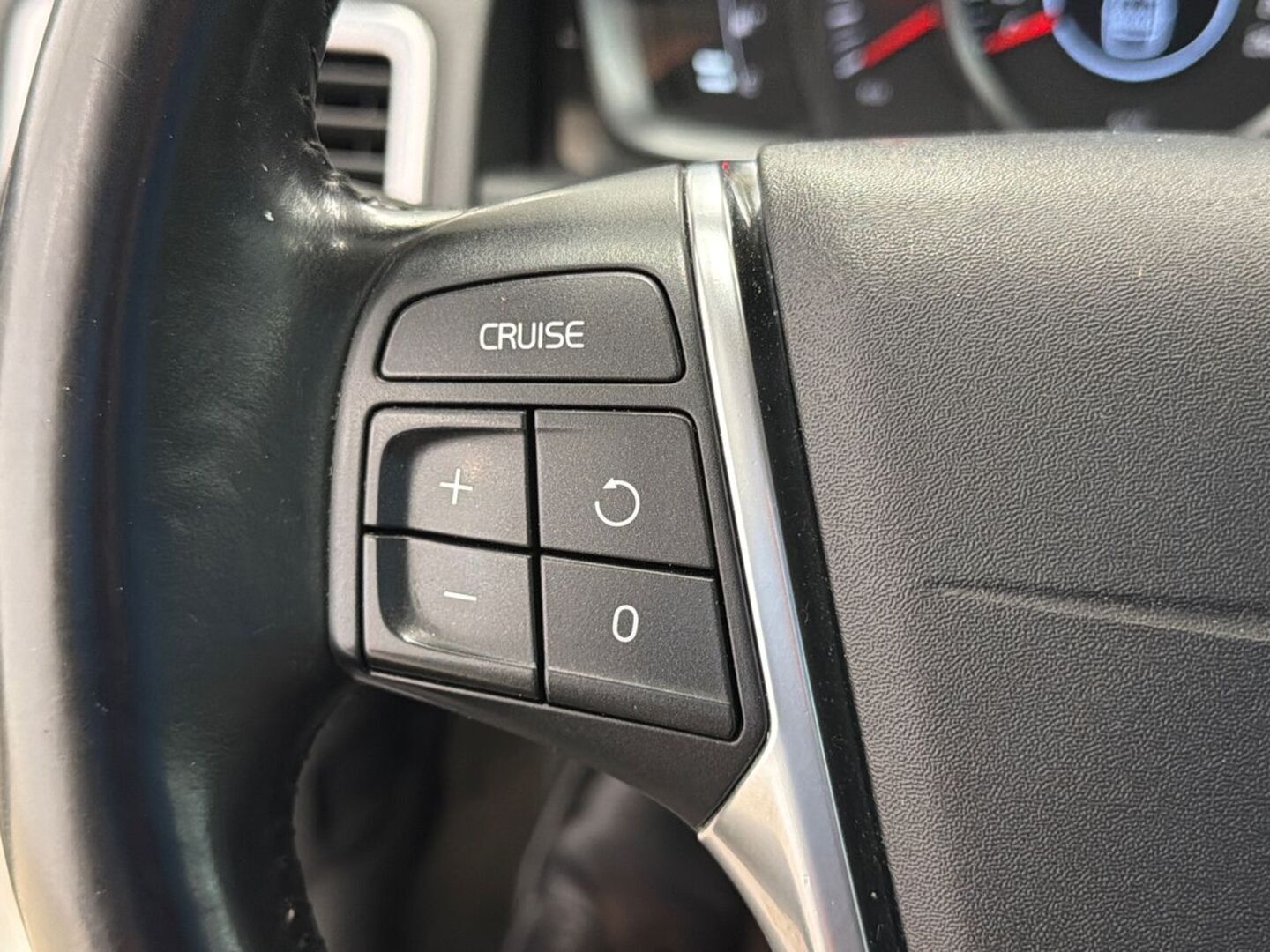 VOLVO V70 2014