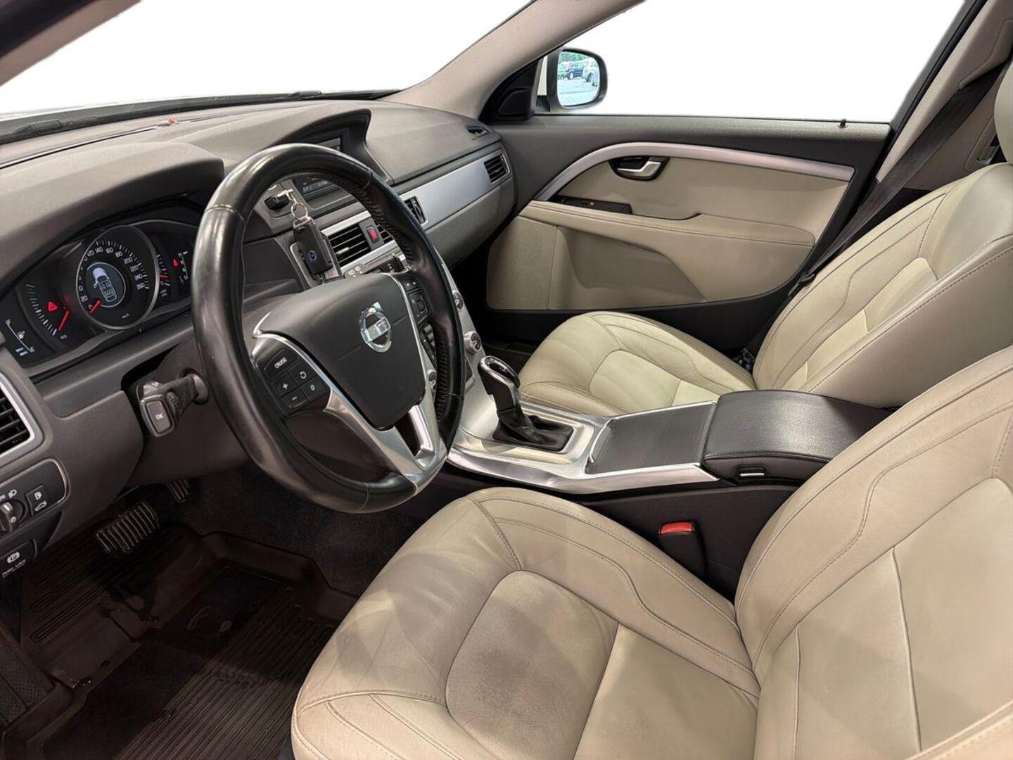 VOLVO V70 2014