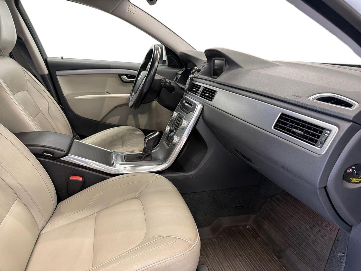 VOLVO V70 2014