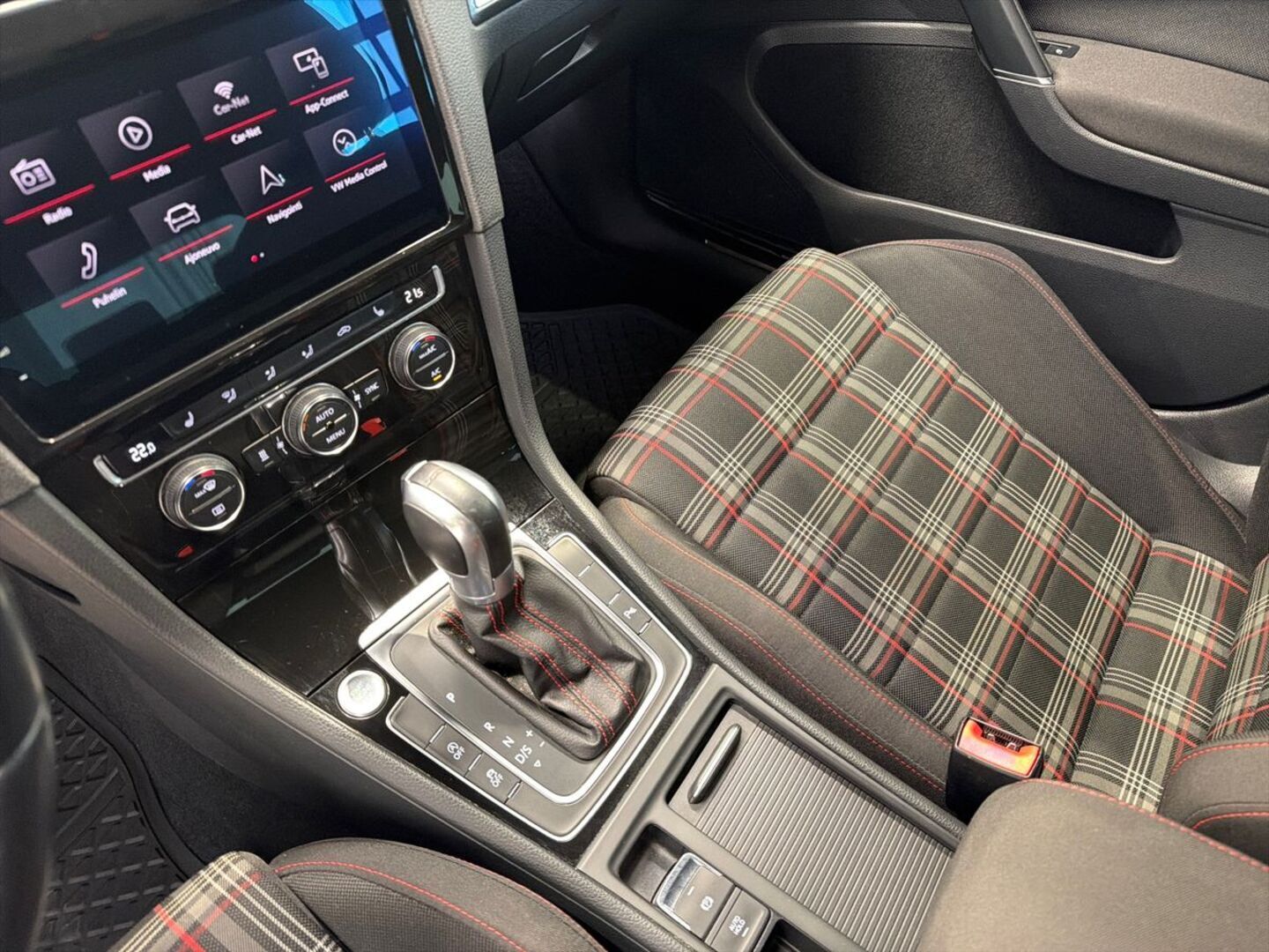 VOLKSWAGEN Golf 2018