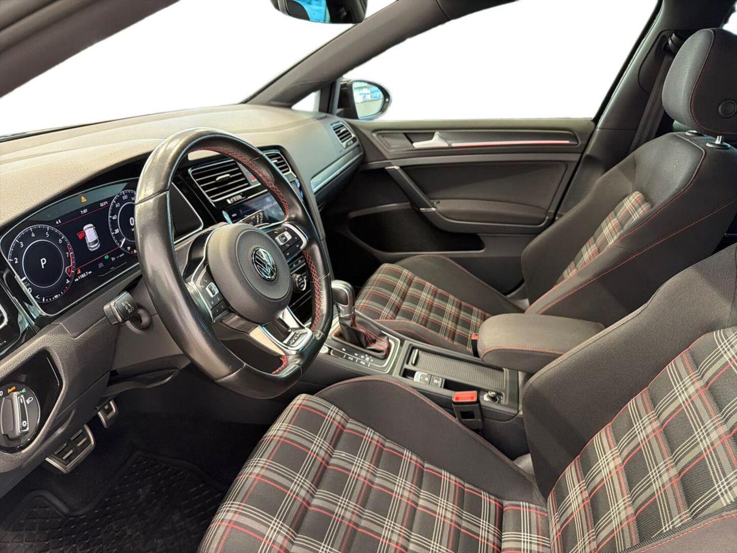 VOLKSWAGEN Golf 2018