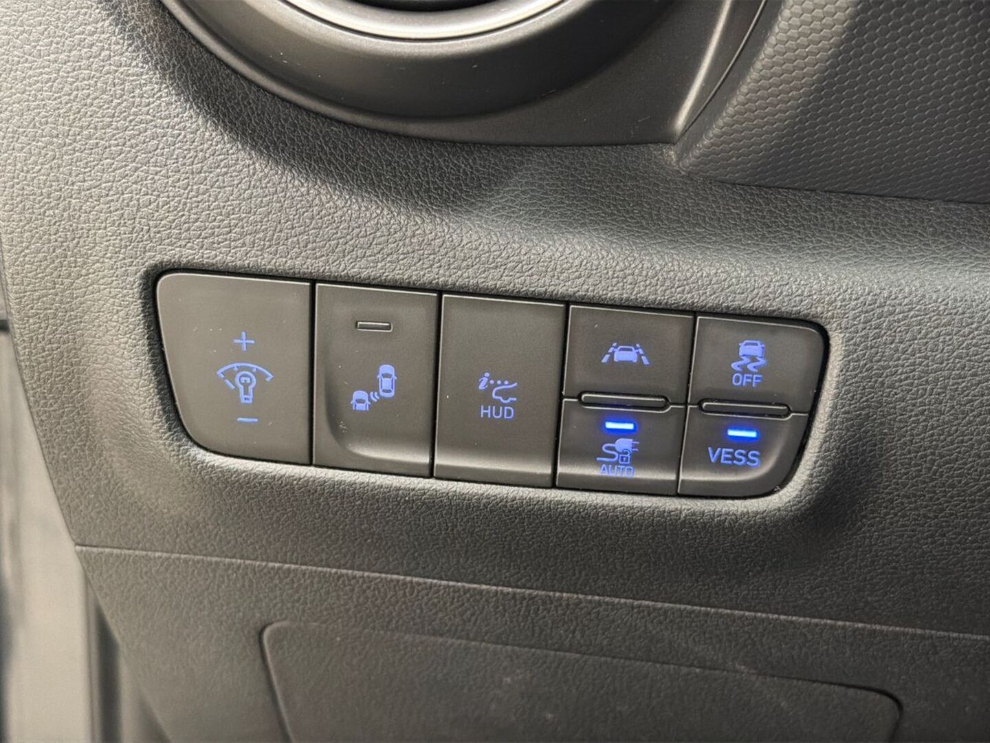 HYUNDAI KONA 17