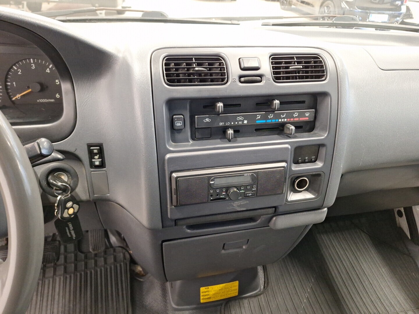 TOYOTA Hiace 2002