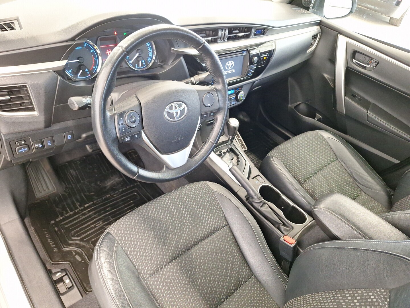 TOYOTA Corolla 2014