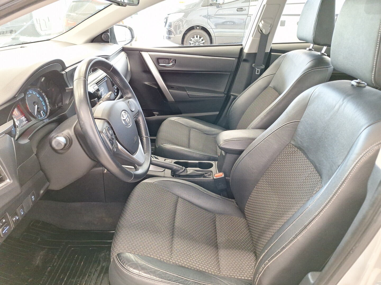 TOYOTA Corolla 2014