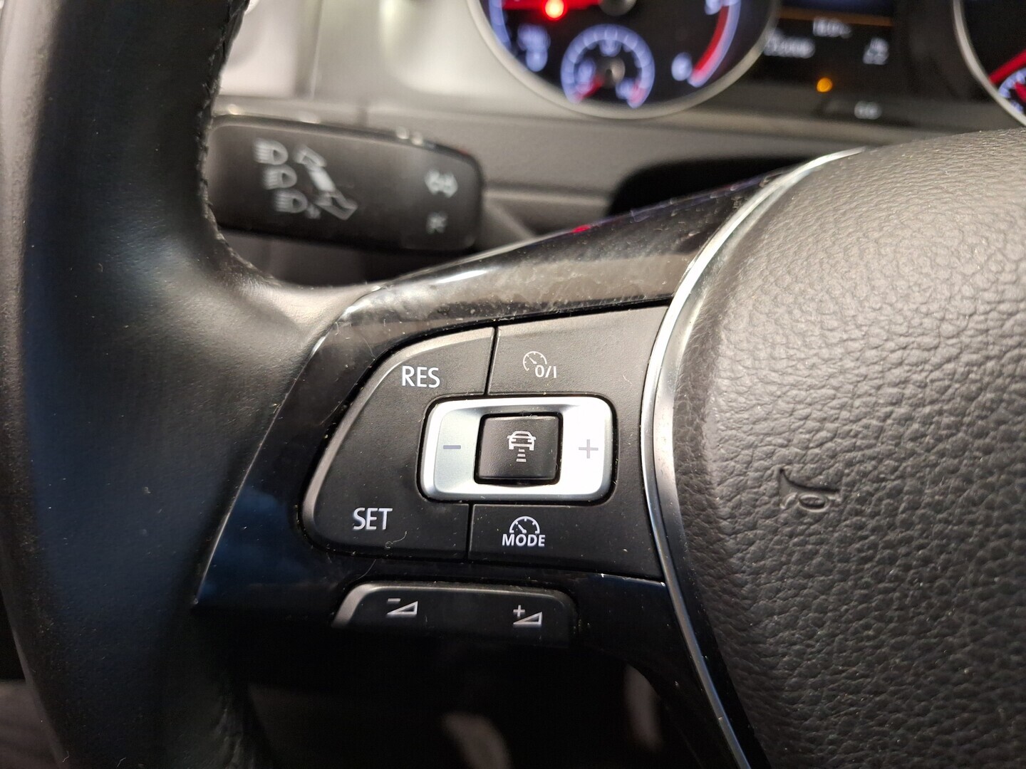 VOLKSWAGEN Golf 2016