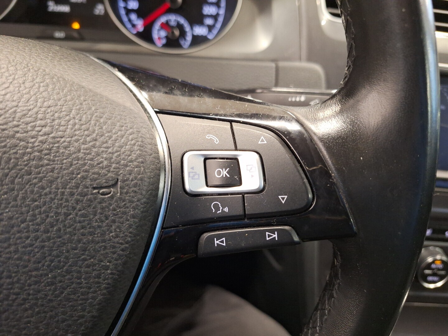 VOLKSWAGEN Golf 2016