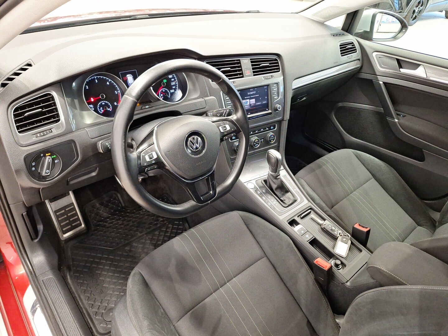 VOLKSWAGEN Golf 2016