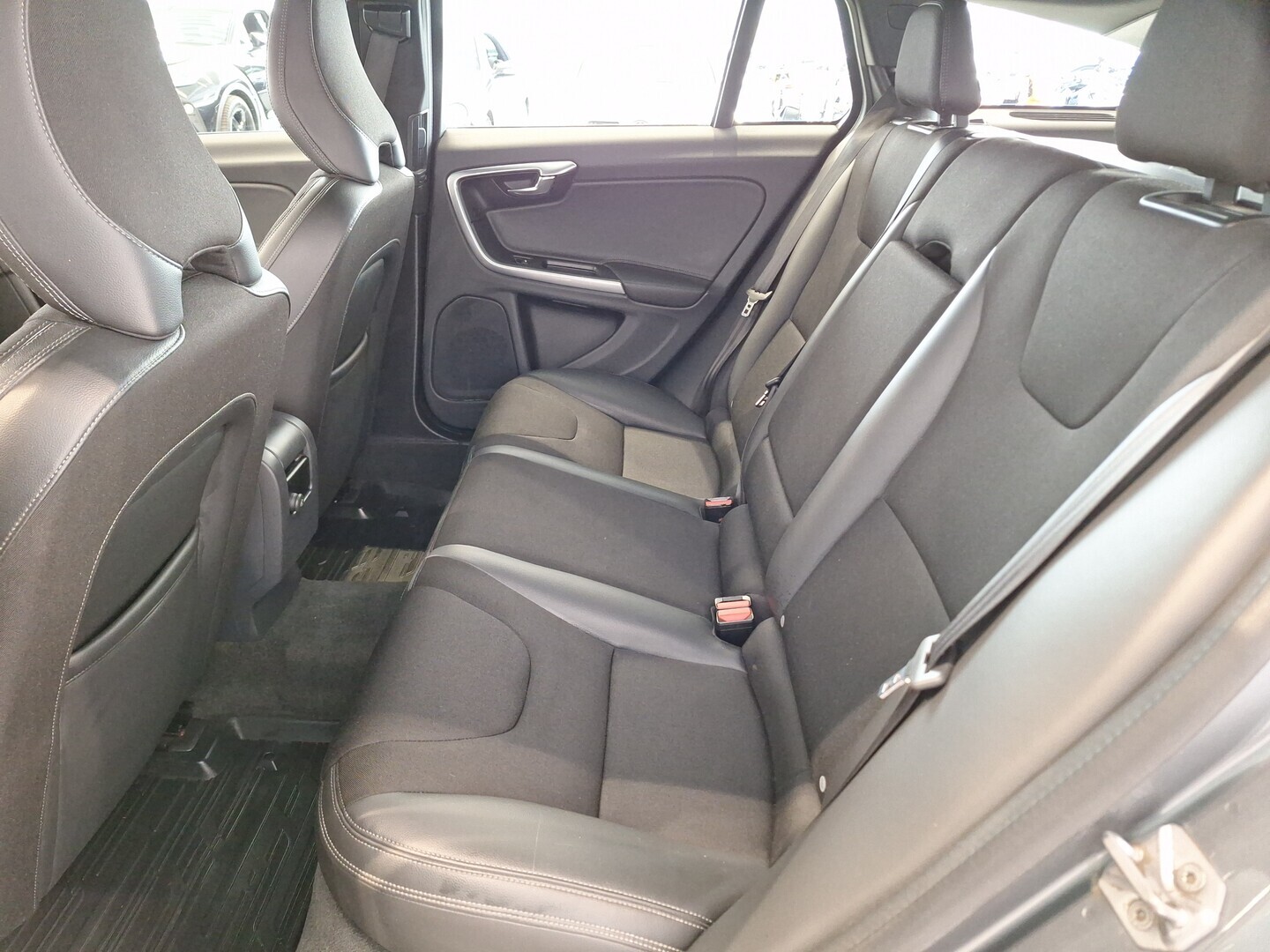 VOLVO V60 Cross Country 2016