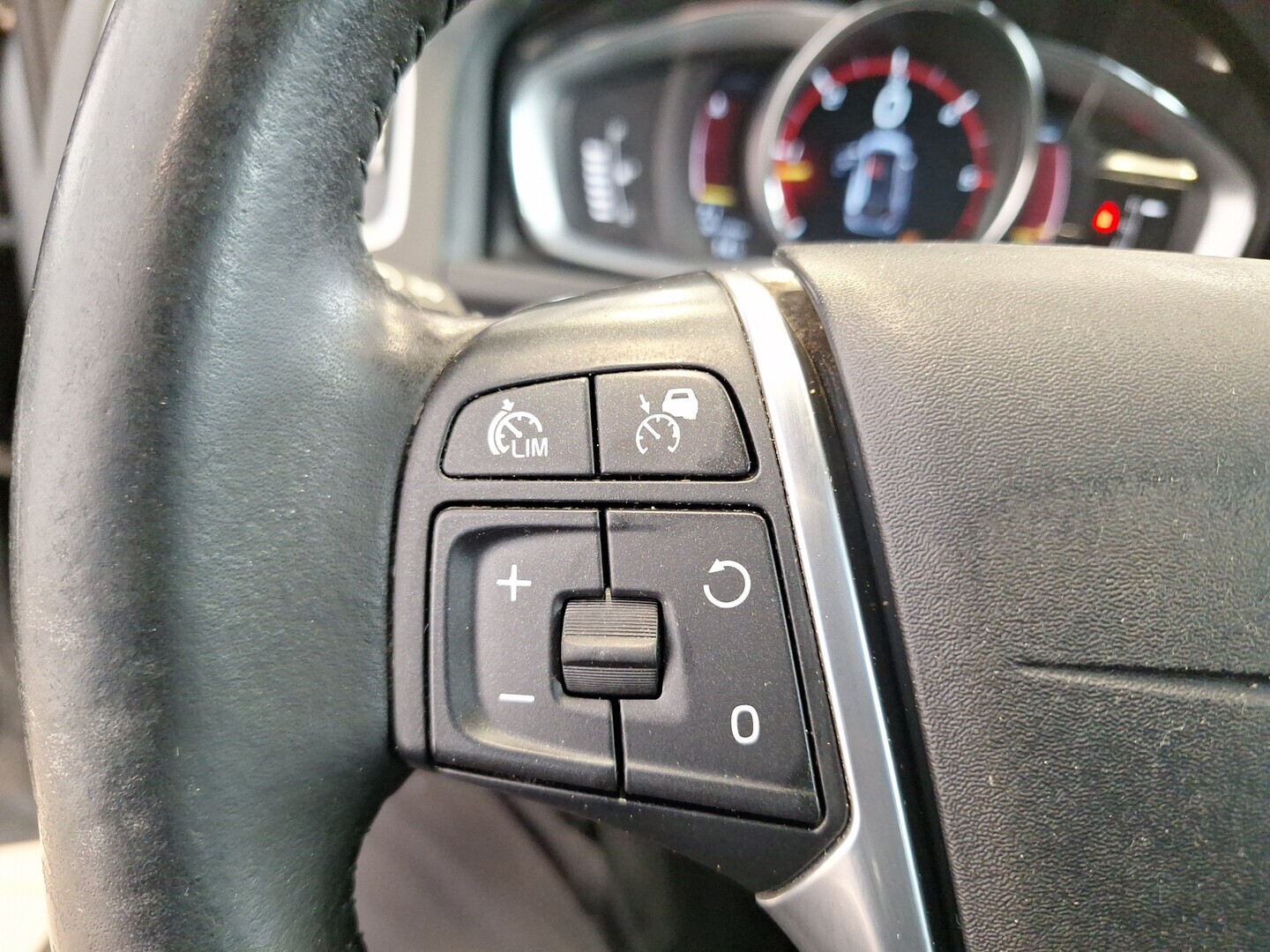 VOLVO V60 Cross Country 2016