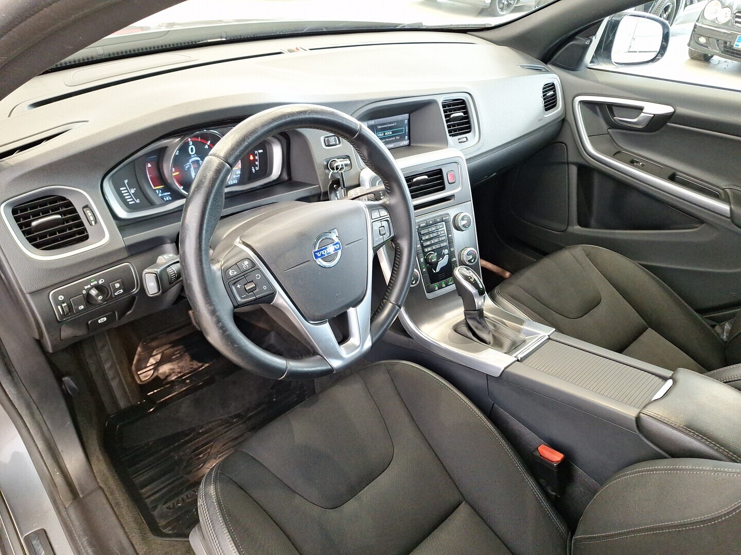 VOLVO V60 Cross Country 2016