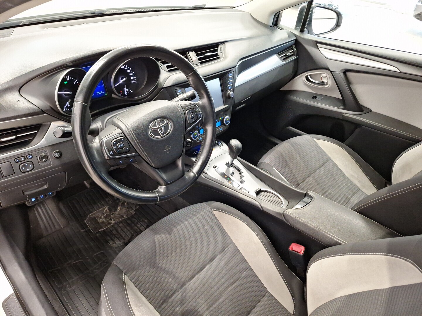 TOYOTA Avensis 2018