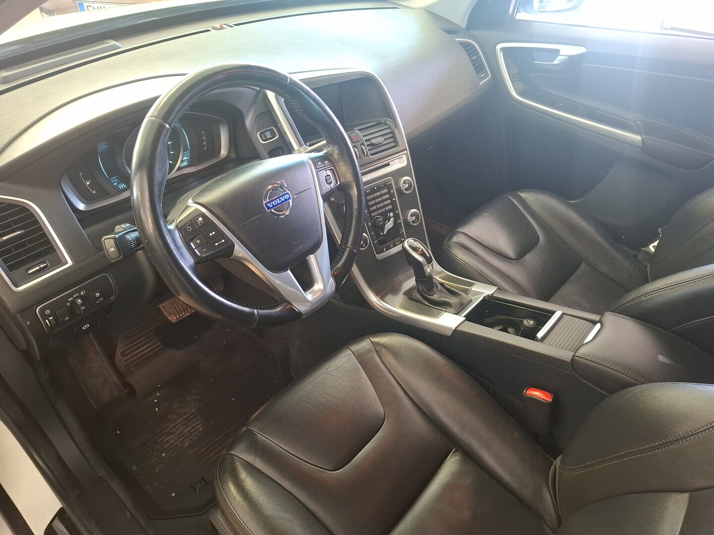 VOLVO XC60 2015