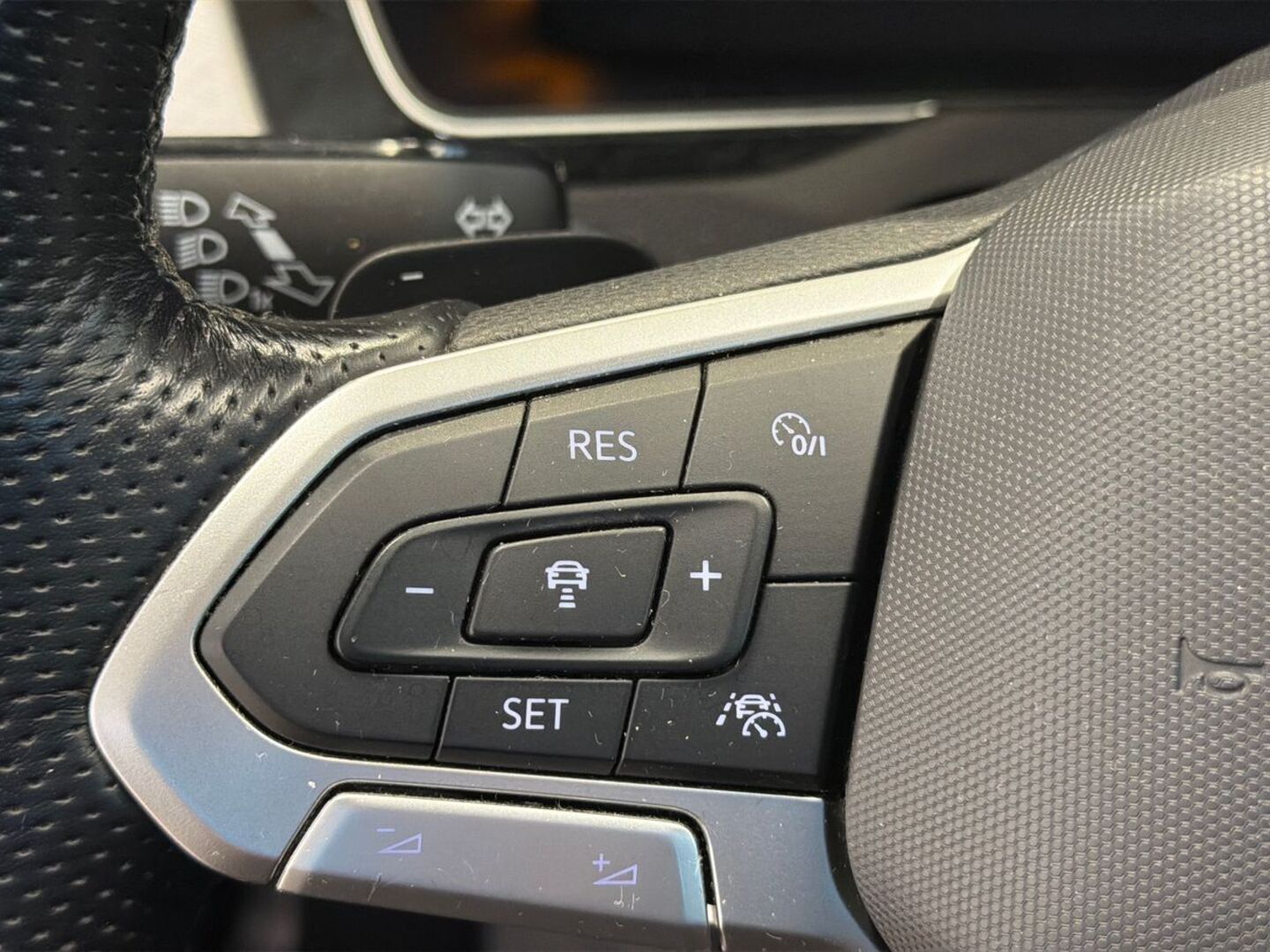 VOLKSWAGEN Passat 23