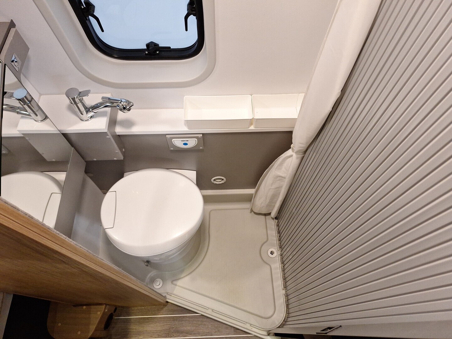 ADRIA Twin 600 SP 2016