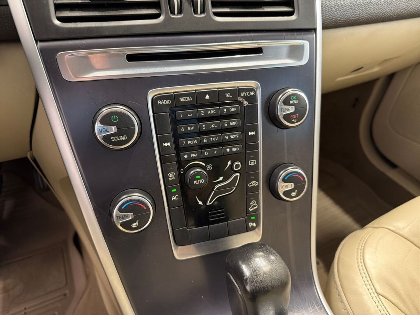 VOLVO XC60 2011