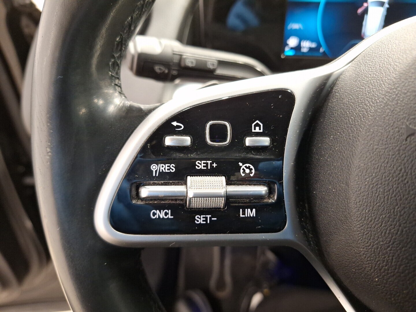 MERCEDES-BENZ GLB 2021