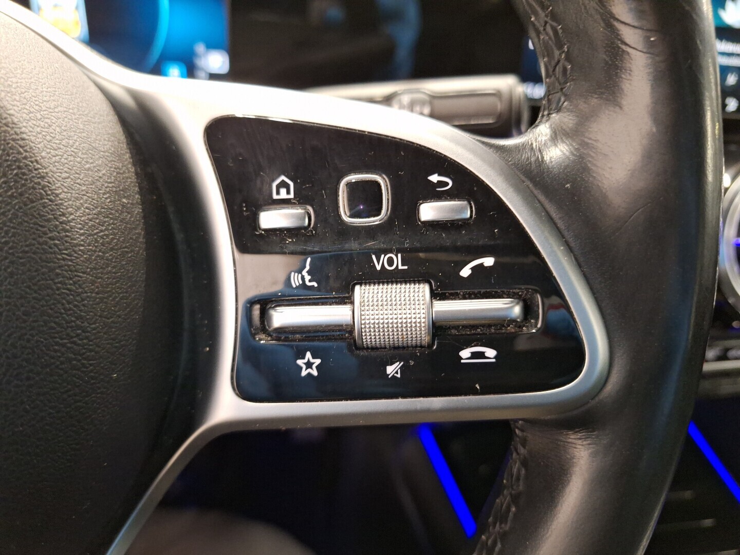 MERCEDES-BENZ GLB 2021