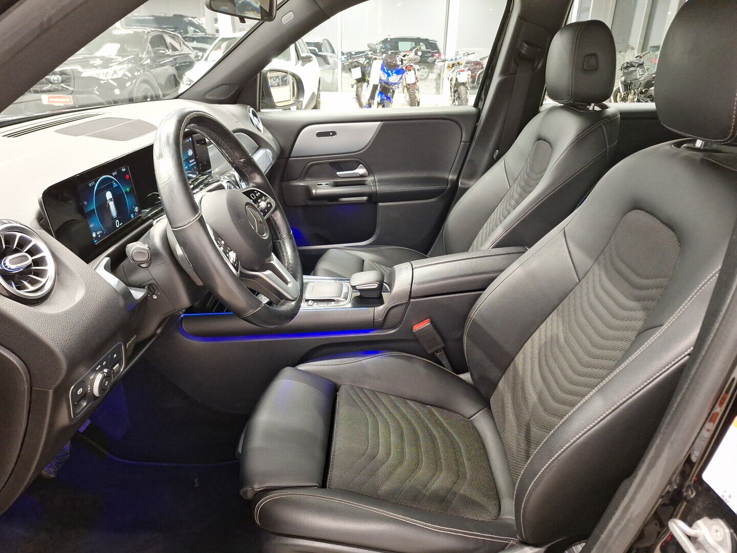 MERCEDES-BENZ GLB 2021