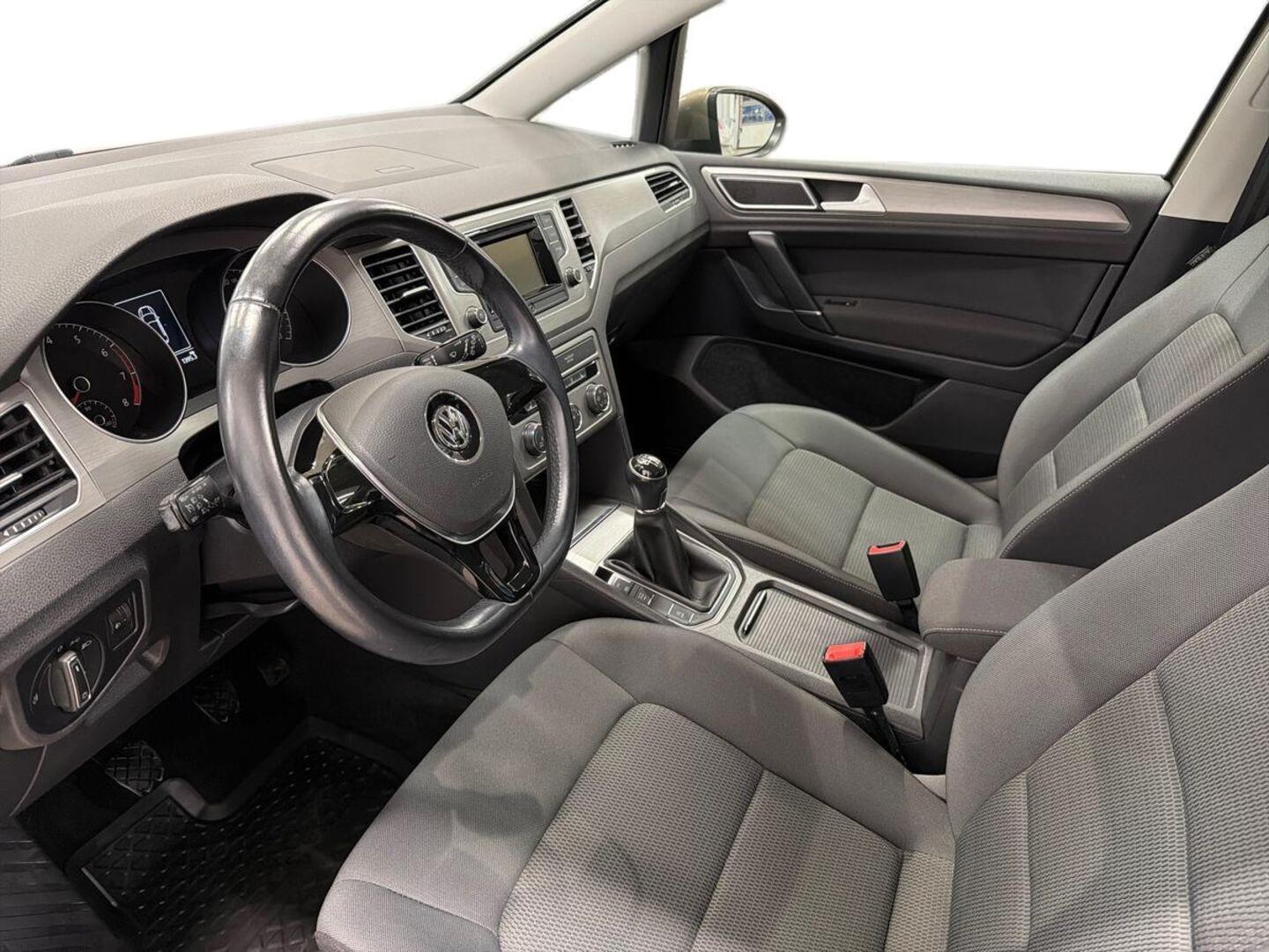 VOLKSWAGEN Golf Sportsvan 2015