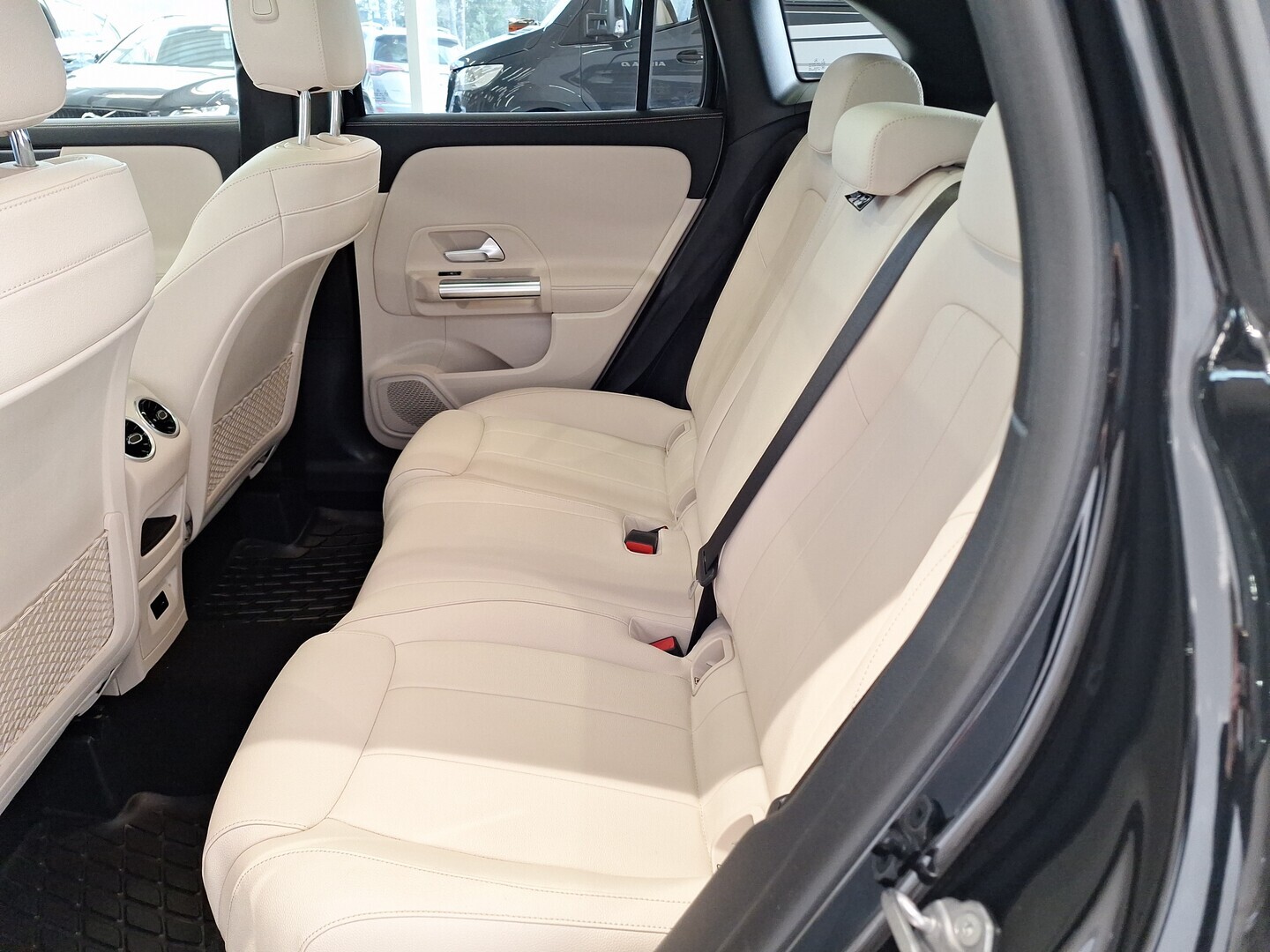 MERCEDES-BENZ GLA 2021