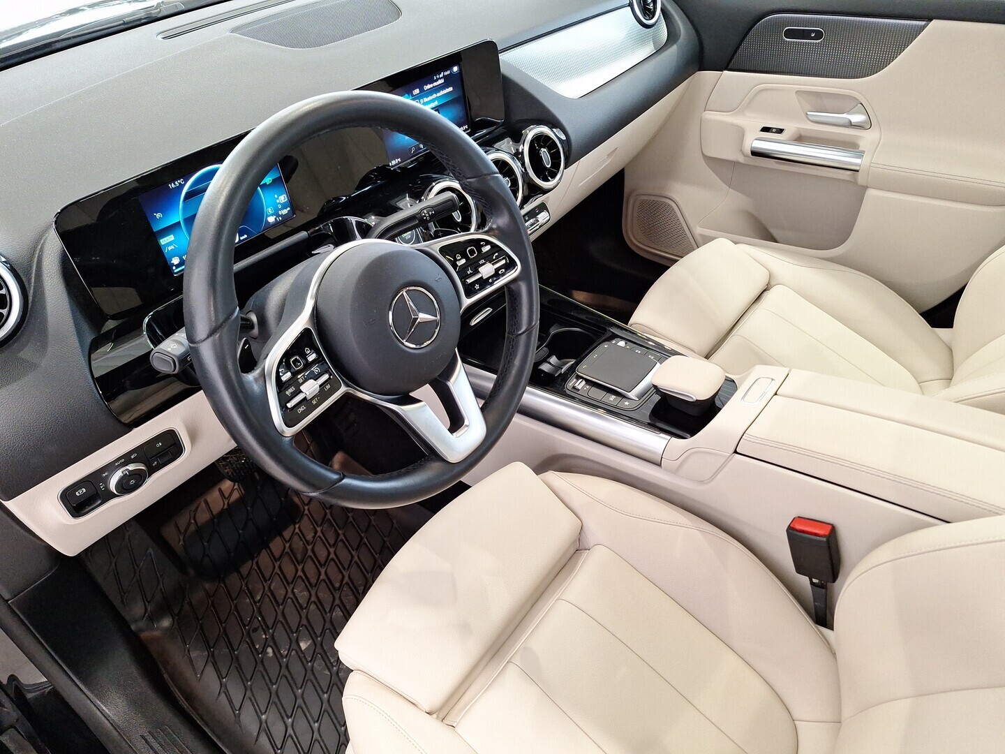 MERCEDES-BENZ GLA 2021