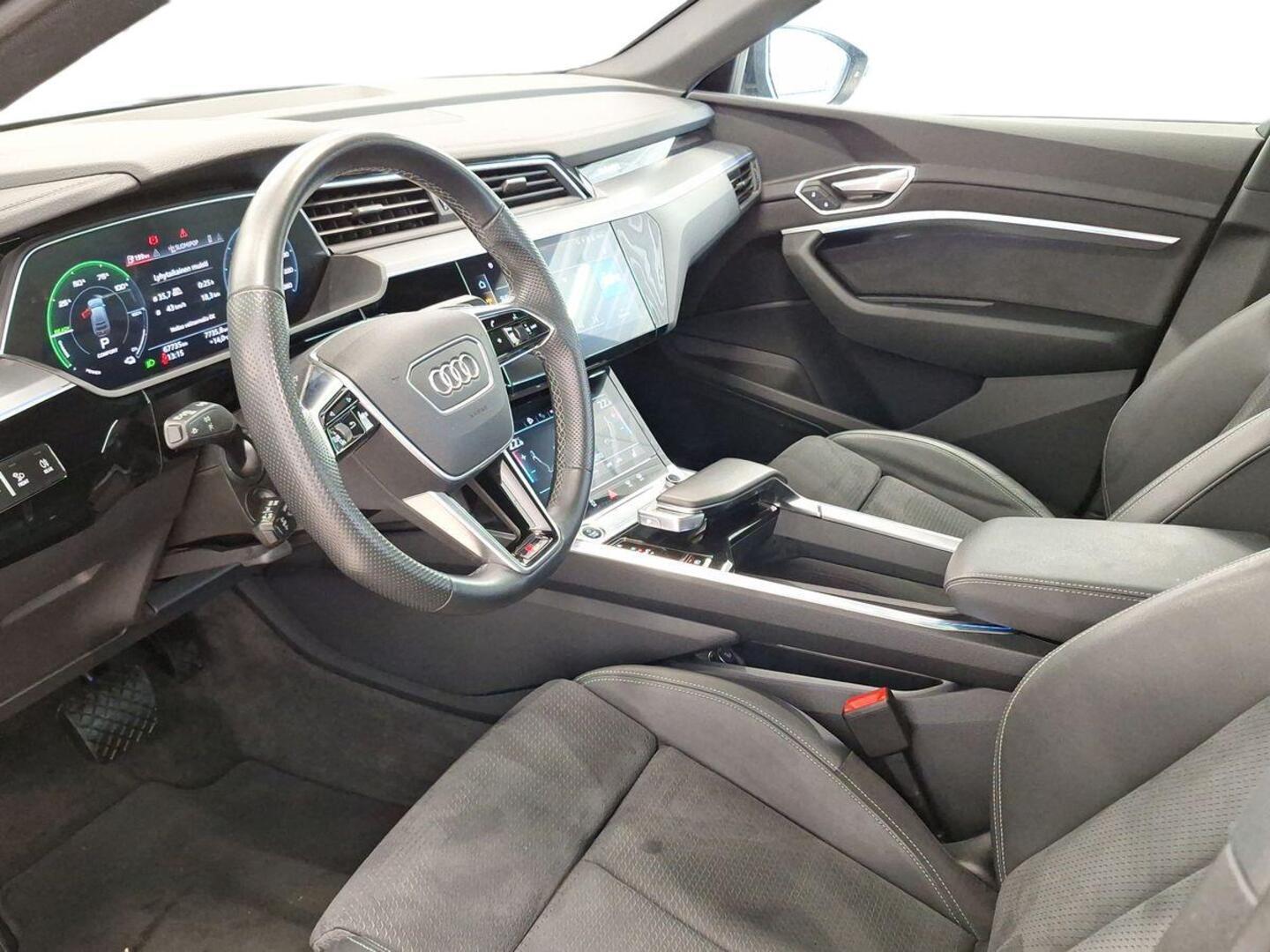AUDI e-tron 2022