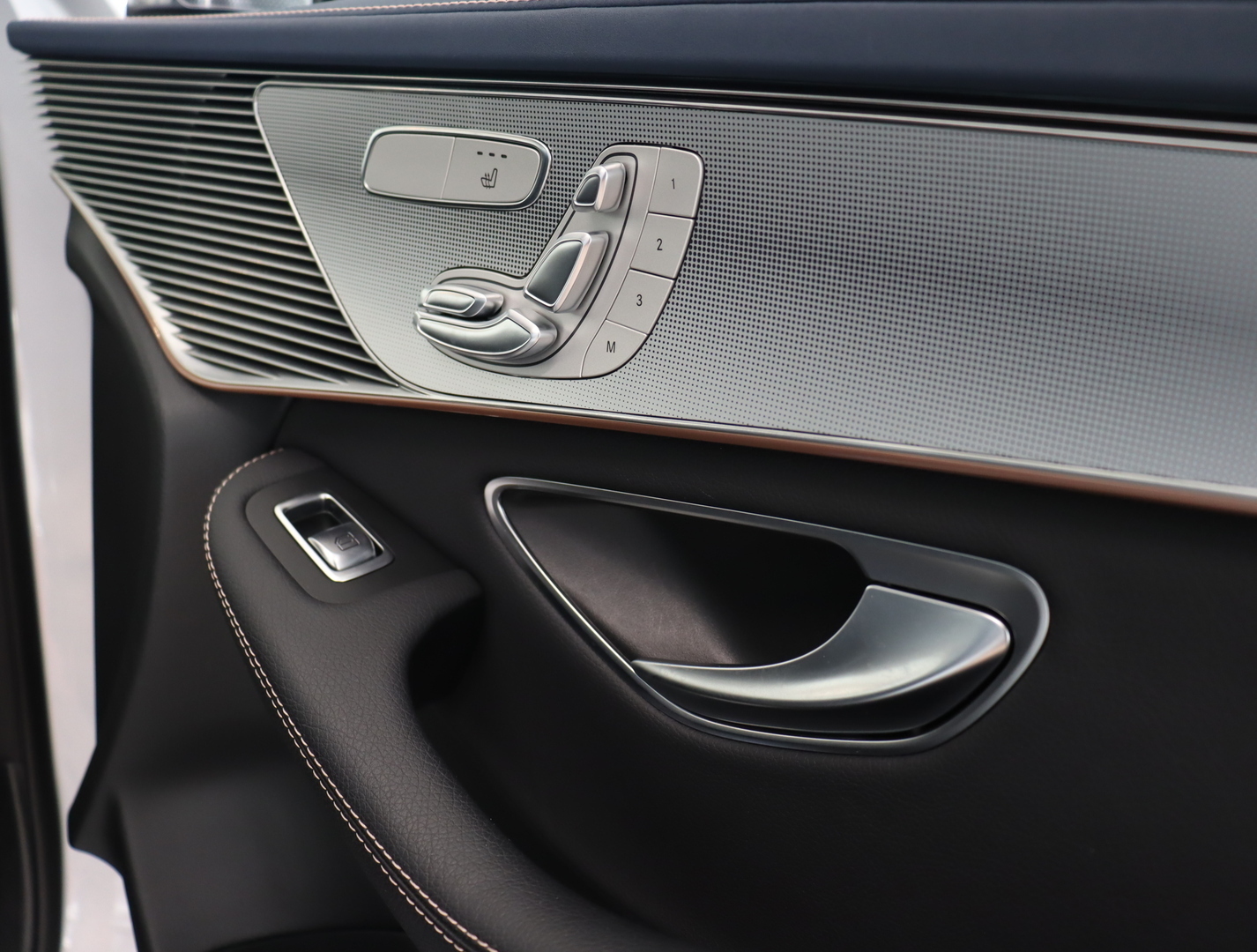 MERCEDES-BENZ EQC 2019