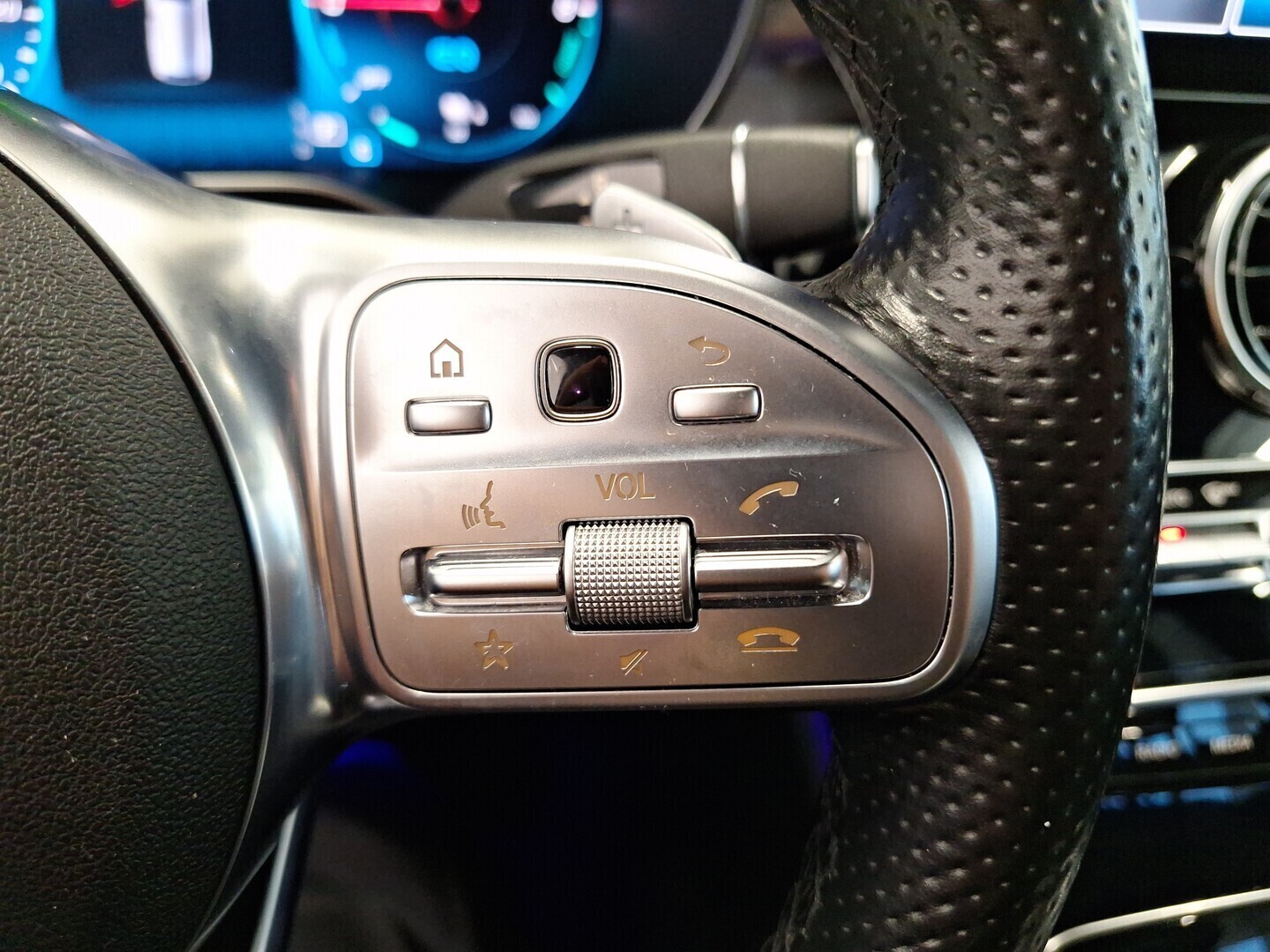 MERCEDES-BENZ C 2020