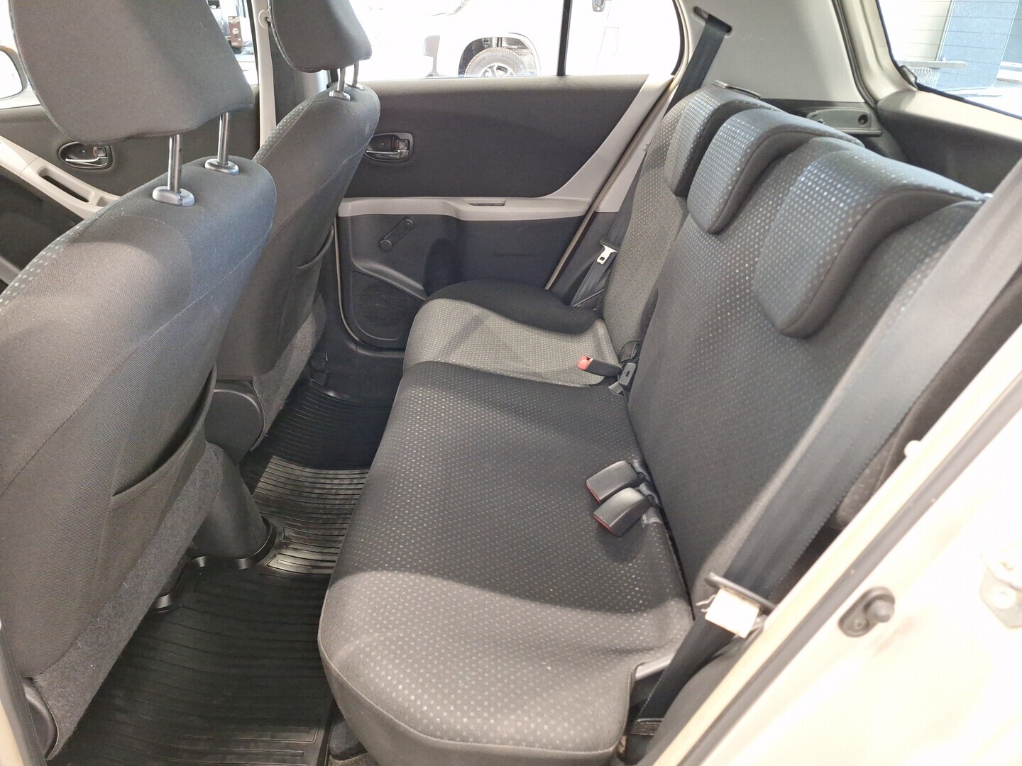 TOYOTA Yaris 2011