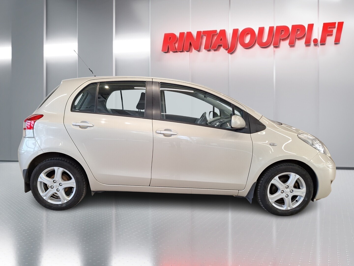 TOYOTA Yaris 2011