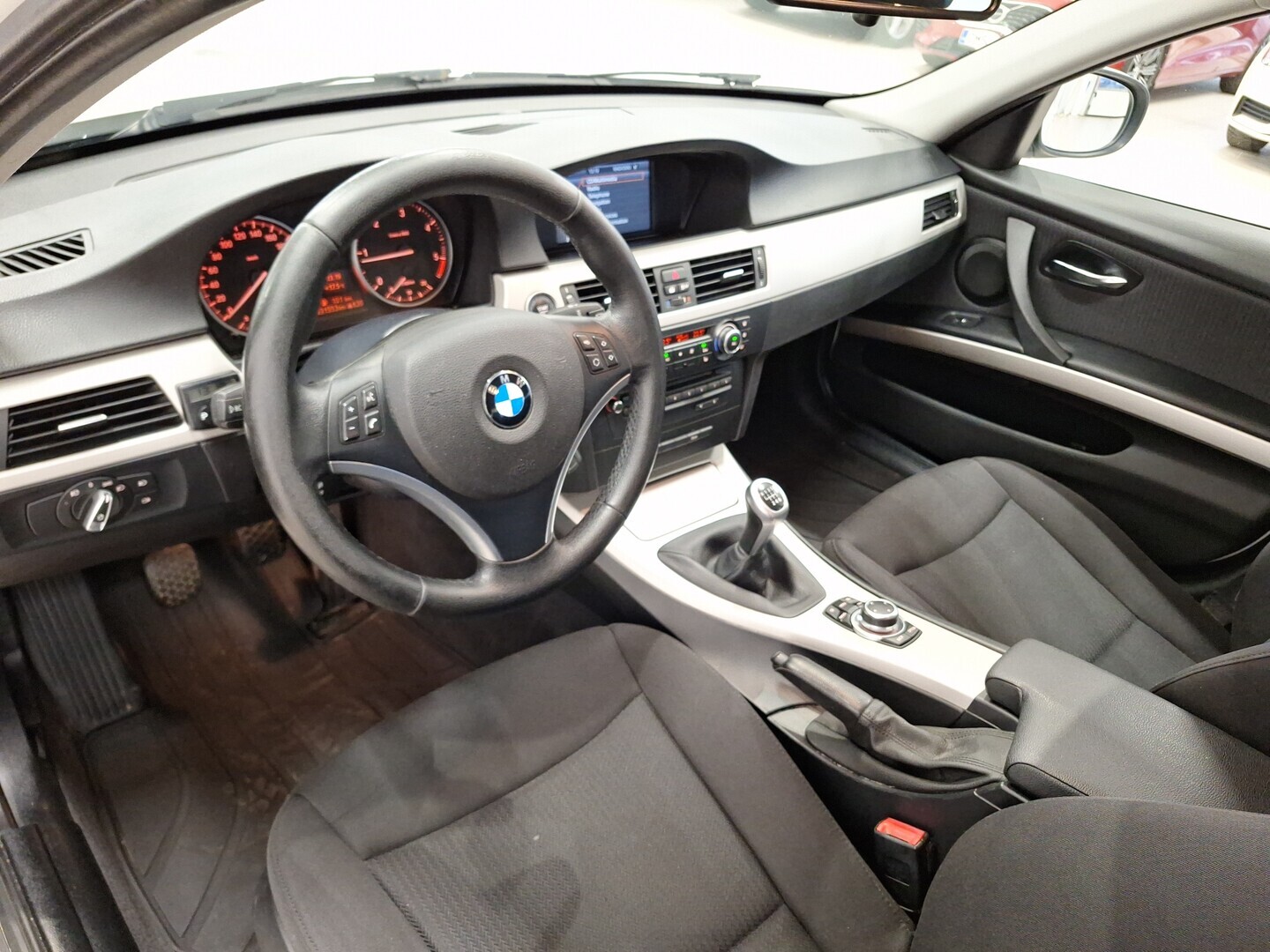 BMW 318 2011