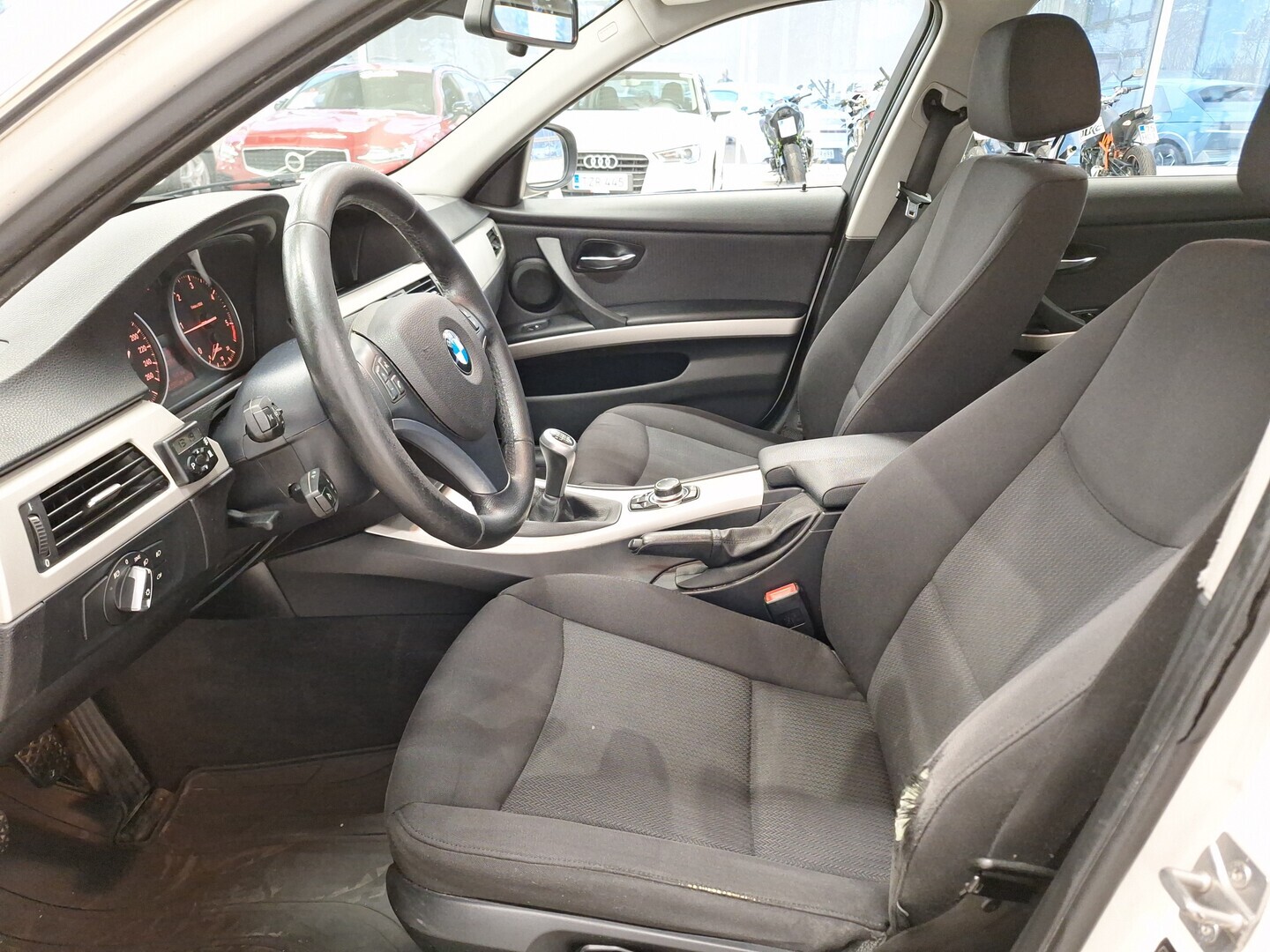 BMW 318 2011