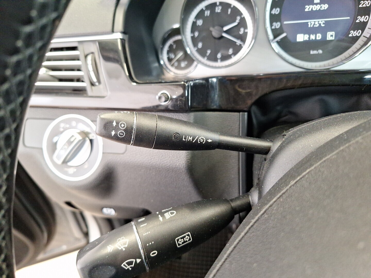 MERCEDES-BENZ E 2009