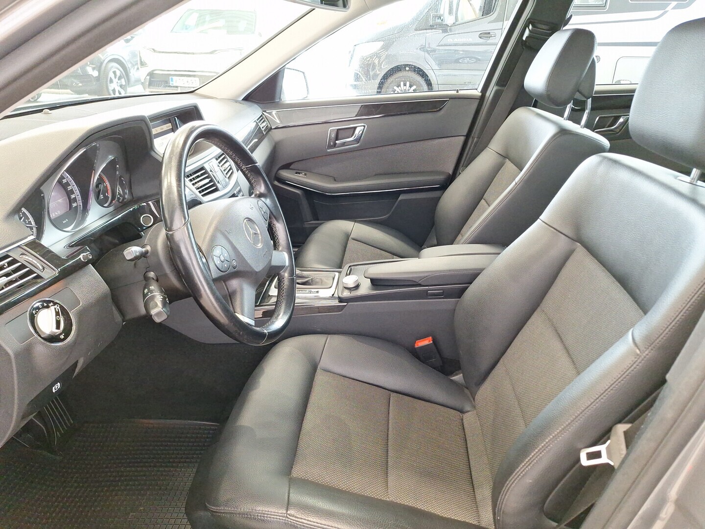 MERCEDES-BENZ E 2009