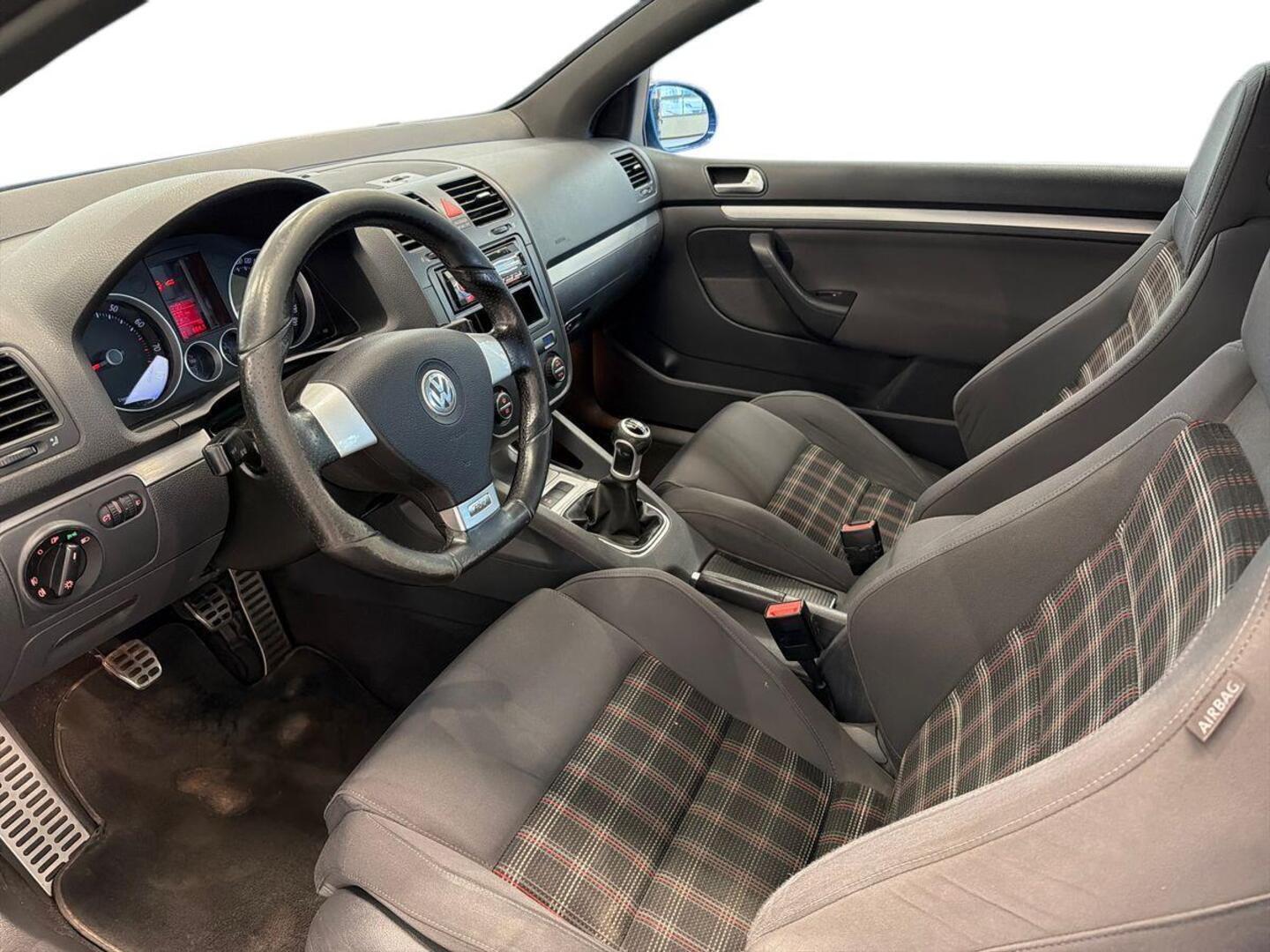 VOLKSWAGEN Golf 2005