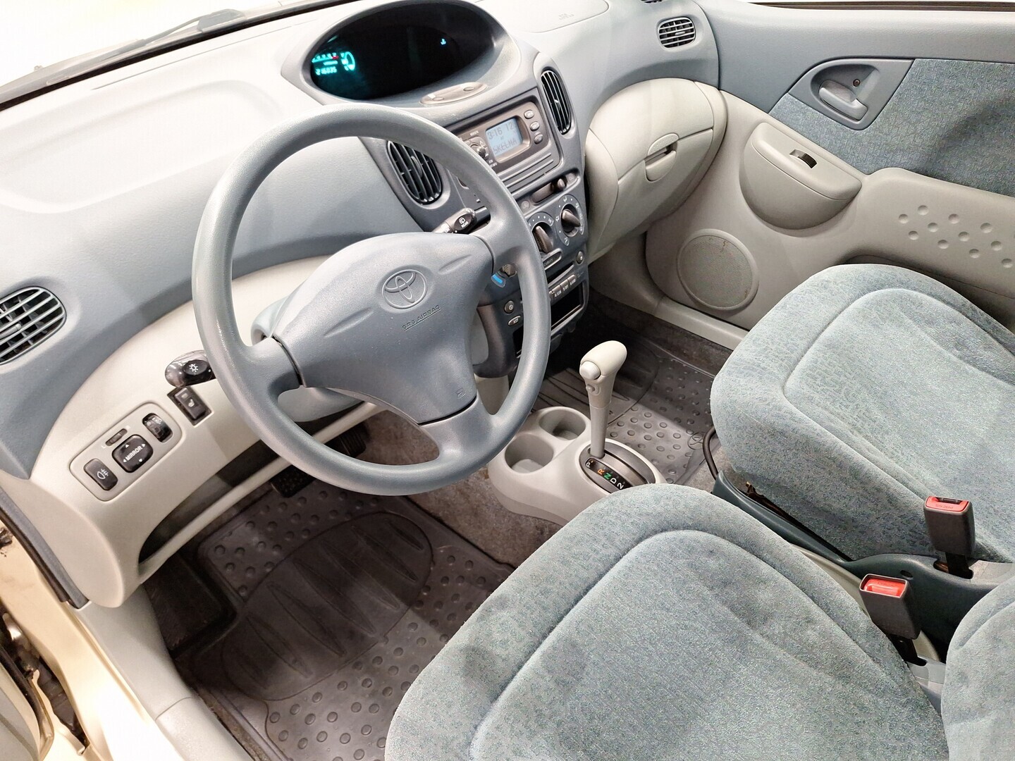 TOYOTA Yaris Verso 2002