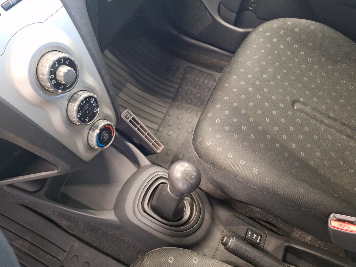 TOYOTA Yaris 2007
