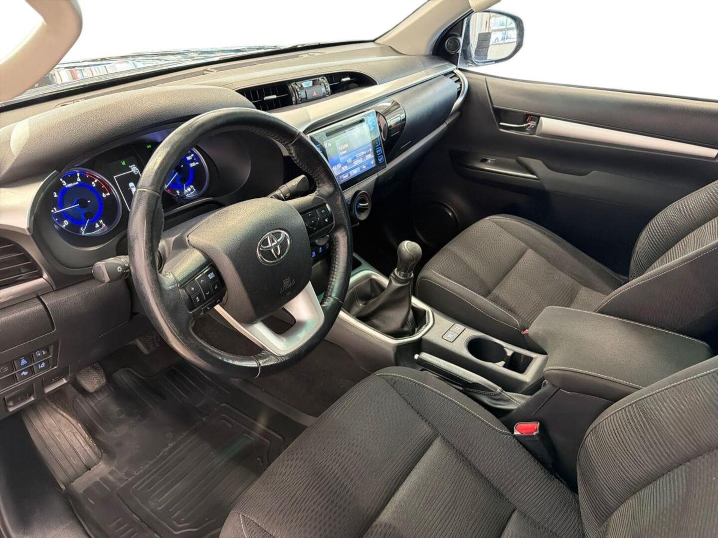 TOYOTA Hilux 2018