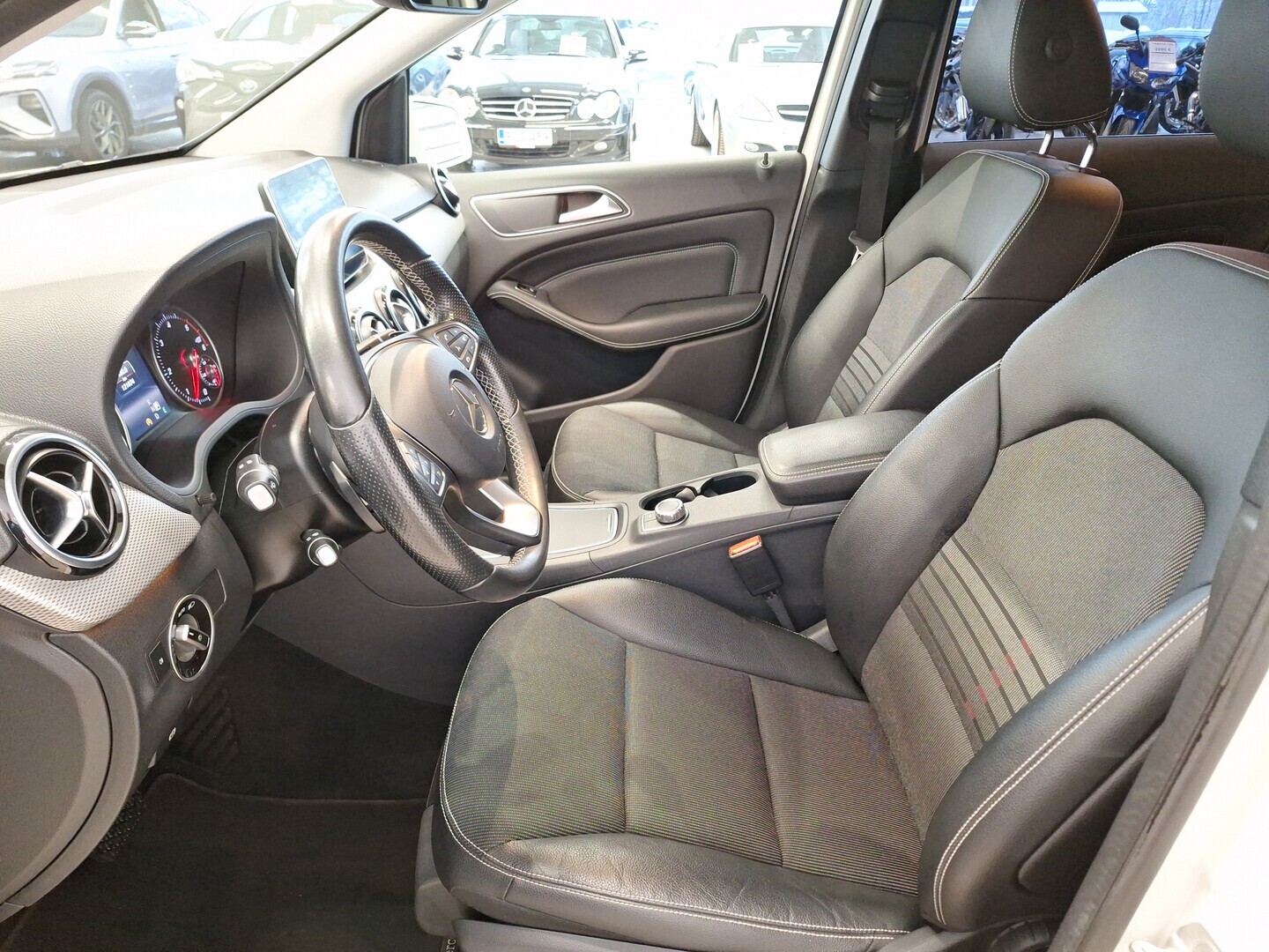 MERCEDES-BENZ B 2015