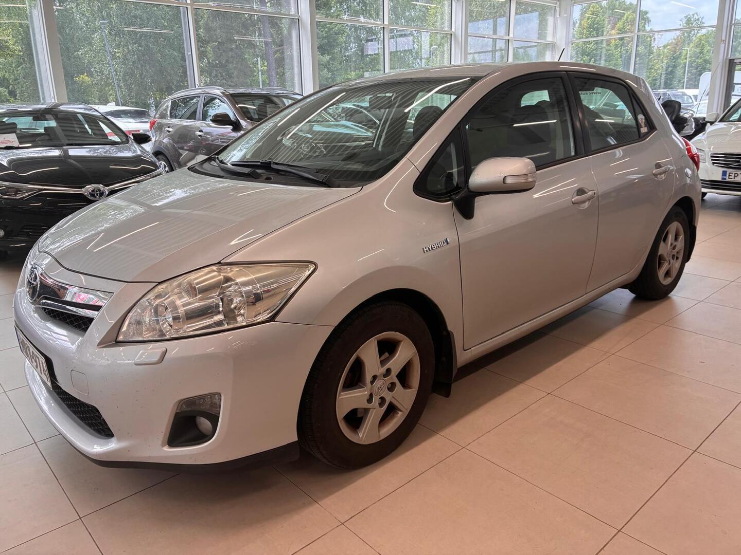 TOYOTA Auris 2011