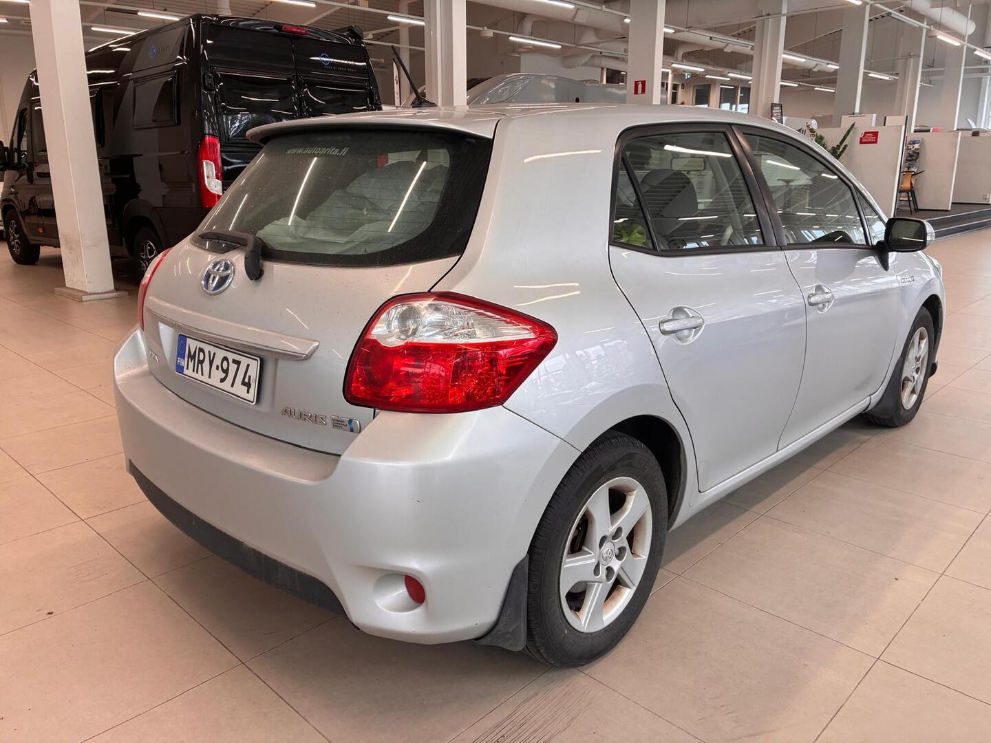 TOYOTA Auris 2011
