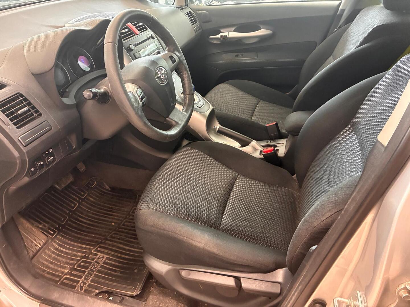 TOYOTA Auris 2011
