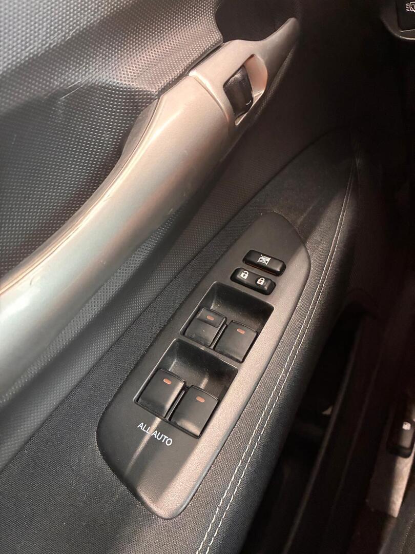 TOYOTA Auris 2011