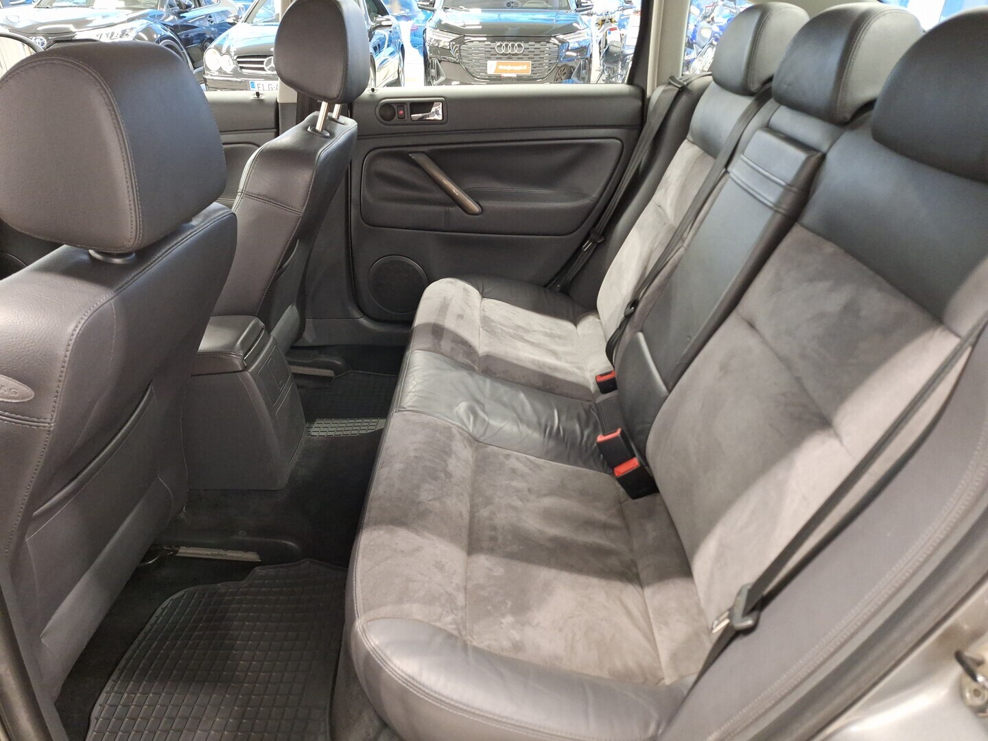 VOLKSWAGEN Passat 2004