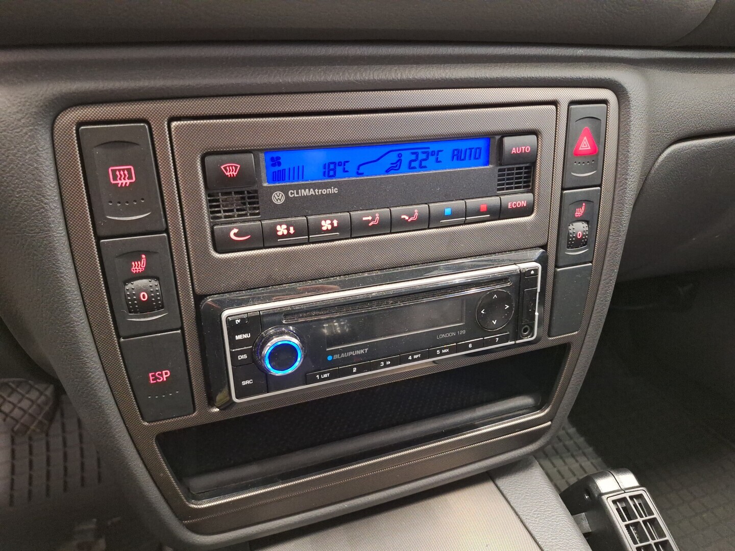 VOLKSWAGEN Passat 2004