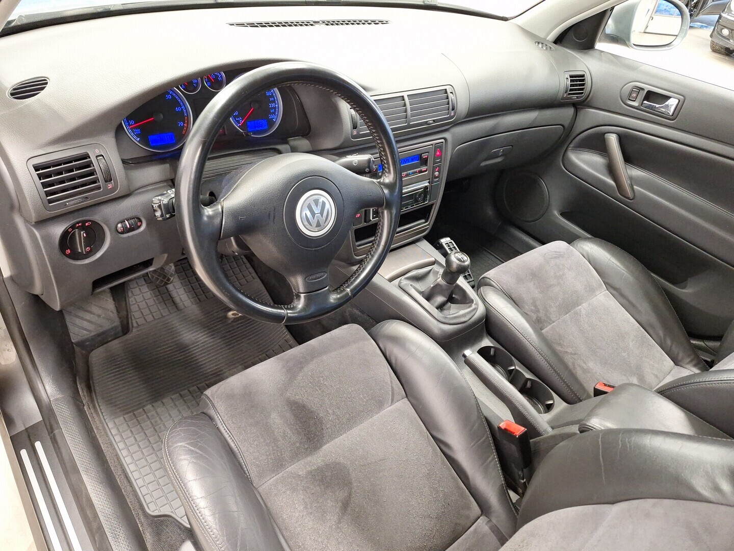 VOLKSWAGEN Passat 2004