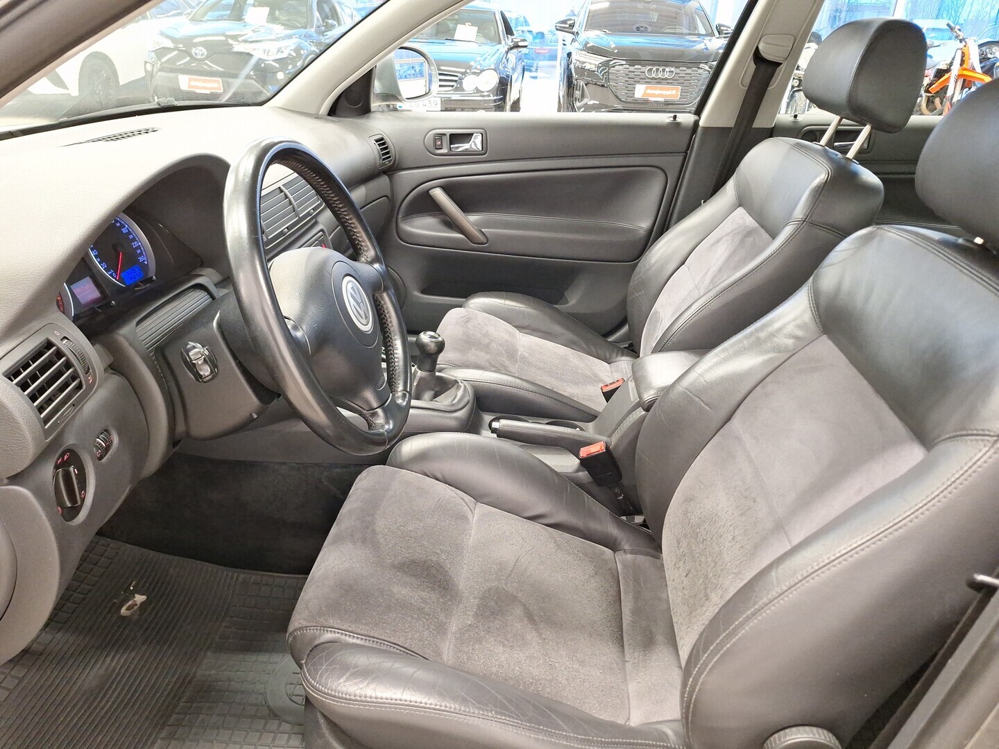 VOLKSWAGEN Passat 2004