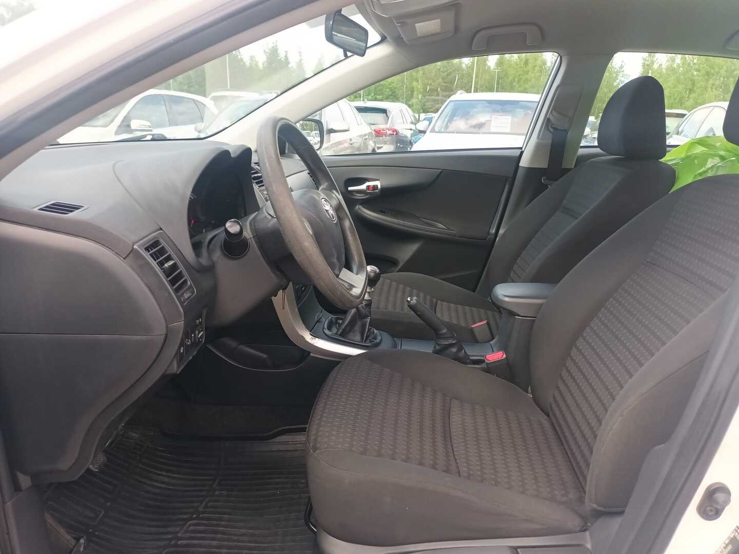 TOYOTA Corolla 2013