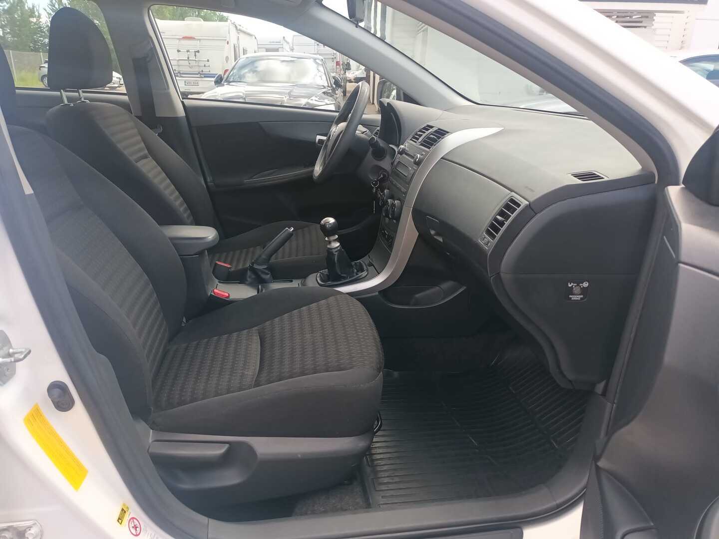 TOYOTA Corolla 2013